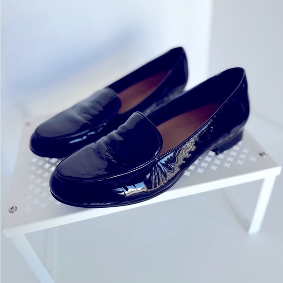 Unstructured Clarks Women Patent Leather Black Loafers Slip On Size 8.5 Flats - Picture 6 of 9